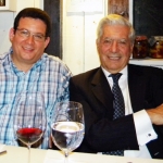 Durante una provechosa y cercana charla personal con Mario Vargas Llosa, en Sofía, Bulgaria.