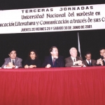 III Konferenz der Bildung, Literatur-und Kommunikationswissenschaften, in der UNNE. In einer Tafelrunde. Corrientes, Argentinien, Juni 2001.