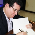 "Escribir la novela biográfica sobre la vida del doctor y guerrillero panameño Hugo Spadafora Franco ha sido uno de los mayores retos en mi carrera como escritor y periodista". Panamá, 2013.