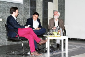 El profesor universitario Benjamin Loy, Amir Valle y el traductor Karl Müller, en Colonia. 