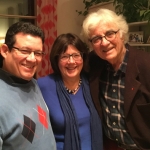 Con la editora alemana Michi Strausfeld y el periodista alemán Harald Jung, en Berlín, diciembre de 2017.