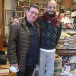 Con el librero y escritor colombiano Álvaro Castillo Granada, en la ya mítica librería San Librario, propiedad de Álvaro, en Bogotá.