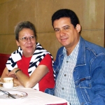 Con la periodista Rosa Mora, en Semana Negra, Gijón, España, 2004.