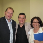 Con el ensayista Rafael Rojas y la profesora universitaria Liliam Manzur, Irvine, Estados Unidos, 2008.