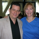 Con su amiga y traductora, la escritora y periodista Regina Anavy, Los Ángeles, California, Estados Unidos, 2008.