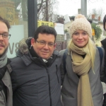 Con el equipo de filmación del documental "Amir Valle: Mares como muros", de la Universidad de Hanover, junto al muro de Berlín, enero de 2017