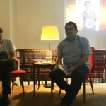 Como Director General de Iliada Ediciones, durante la presentación del libro de cuentos "Nada más que diablos", del escritor mexicano Alonso Burgos, en la Librería/Centro Cultural Andenbuch, en Berlín, julio de 2019.