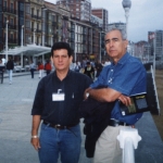Mit dem kubanischen Schriftsteller Antonio Álvarez Gil, in Semana Negra. Gijón, Spanien, 2002.
