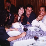 Mit seiner Herausgeberin Nicole Cantó (Zoela Verlag) und dem algerische Schriftsteller Yasmina Khadra, in Semana Negra. Gijón, Spanien, 2002.