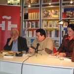 Tour to promote the German edition of "Las palabras y los muertos". With the German writer Martin Franzbach and Spanish Helena Cortes (Director of Cervantes Institute Bremen-Hamburg), at the Instituto Cervantes in Hamburg. Hamburg, Germany, October, 2008.