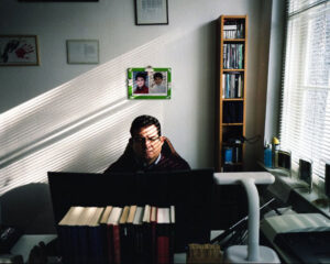 Amir Valle en su estudio en Berlín. Fotografía: Marvin Ivo
