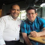 En Madrid, con el escritor panameño Pedro Crenes Castro, agosto de 2015.