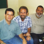 Con los cubanos Agustín de Rojas y Lorenzo Lunar, Santa Clara, Cuba, 2002.